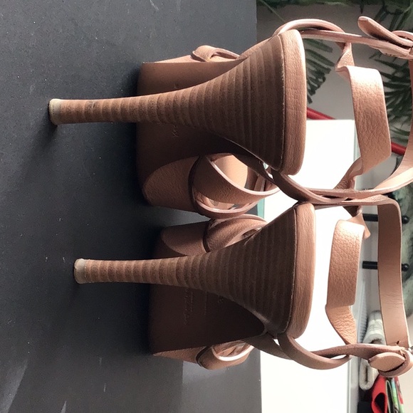 YSL Heels size 37 - Picture 4 of 5